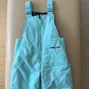 Arctix snow suit 
Size 4t
